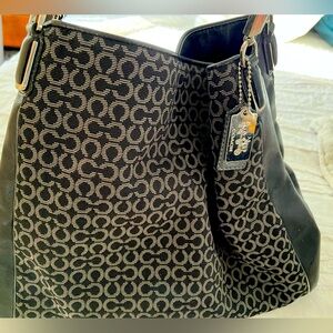 Coach purse - leather and fabric -
With three compartments